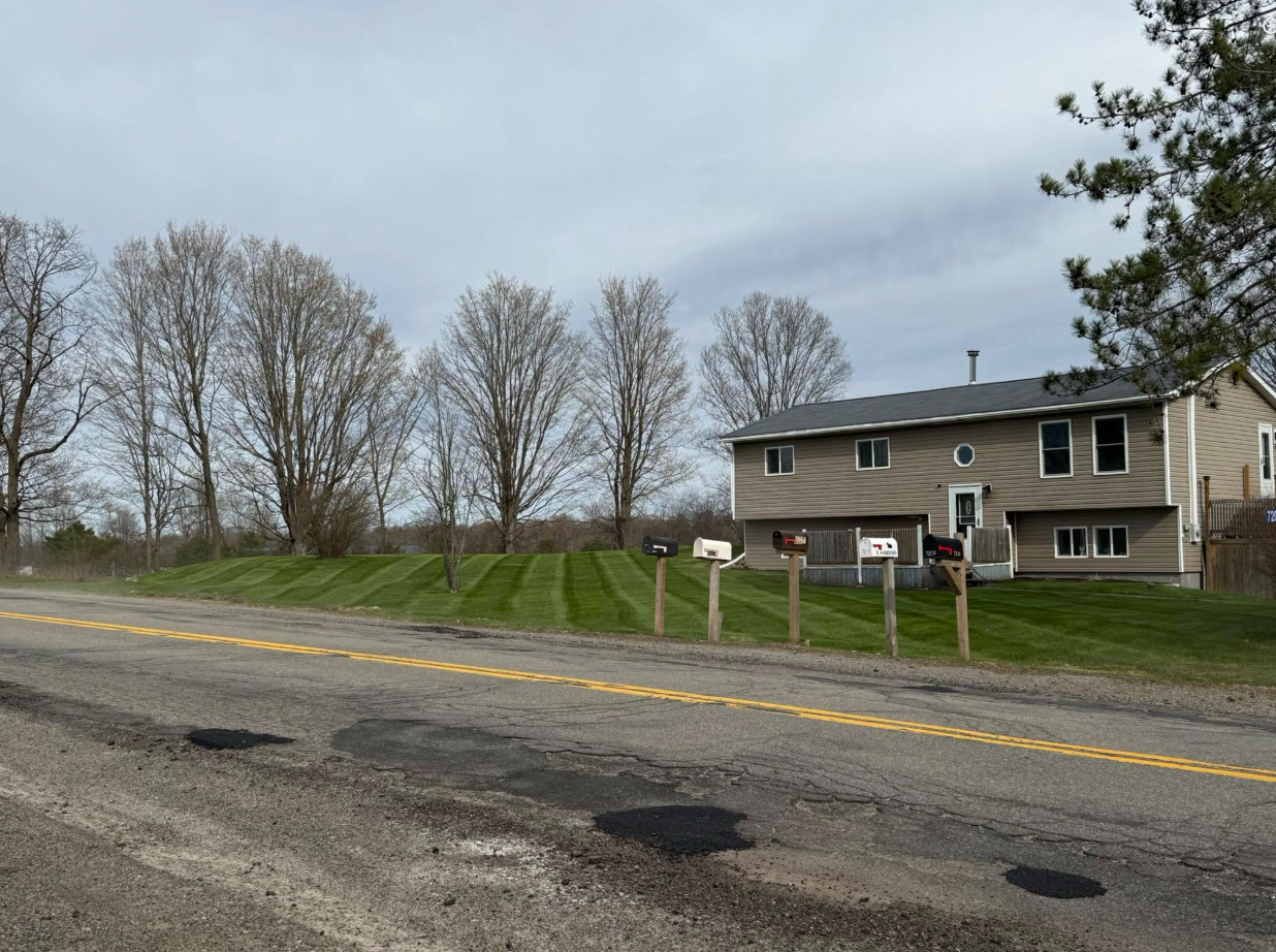 Roadside curb appeal cut